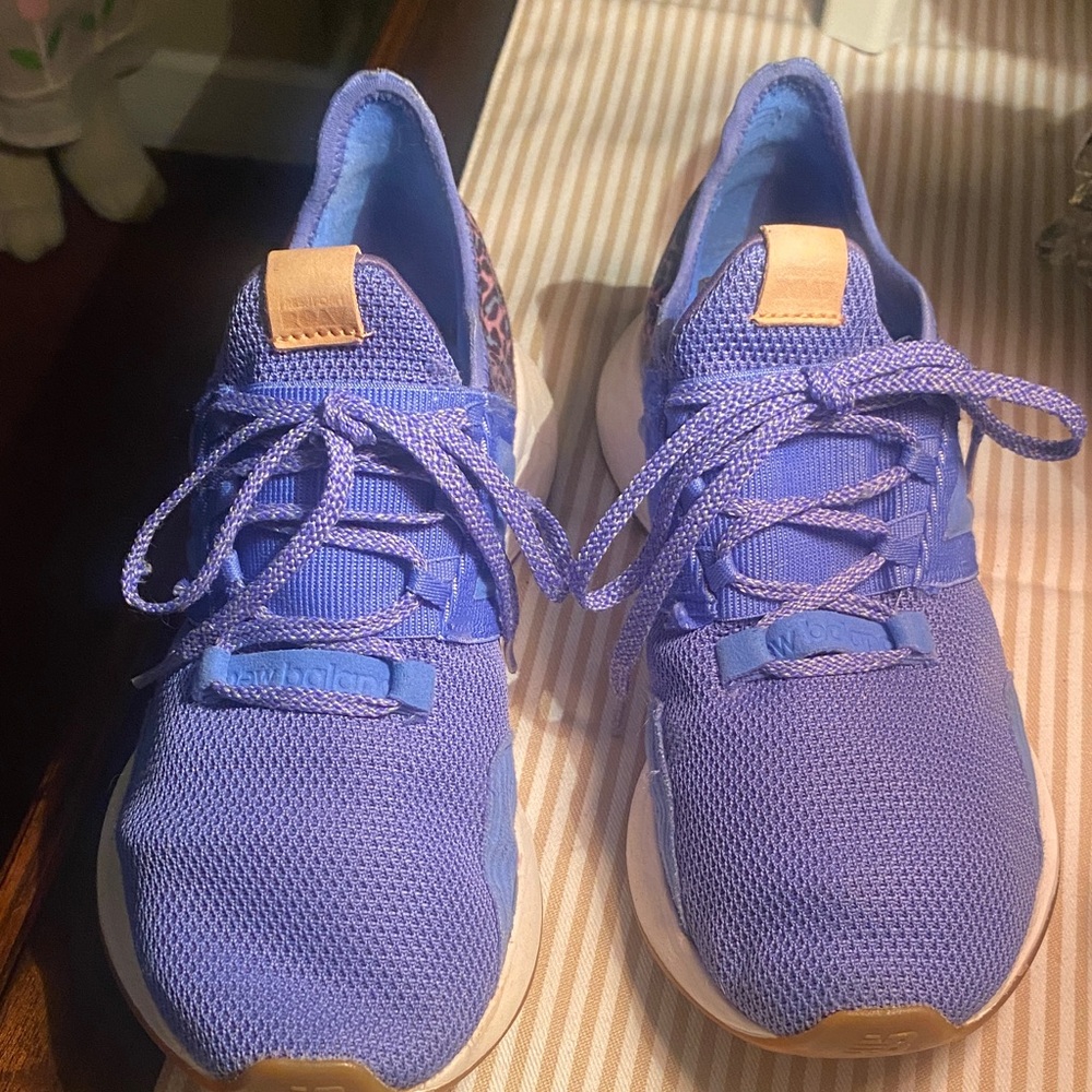New Balance women’s size 7   Mesh Lace-Up Sneakers
